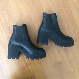 black platform chelsea boots